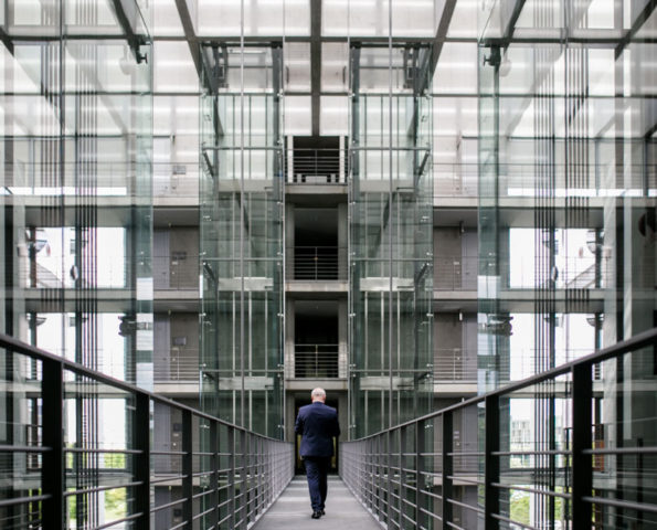 Friedhelm Wachs im Bundestag fotografiert von Businessfotograf Timm Ziegenthaler in Berlin